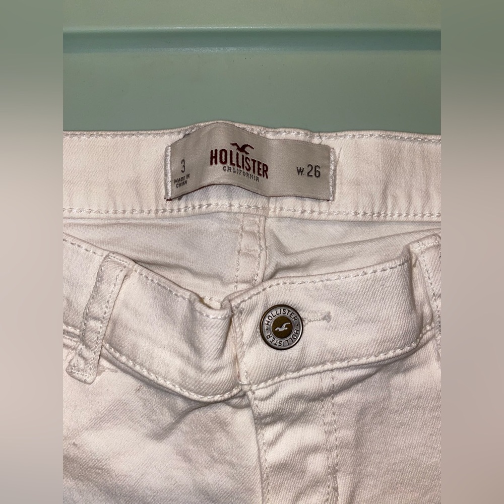 Hollister denim white shorts in women’s size 3/26. - Picture 2 of 4